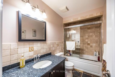 Photo 24 at 25 Leafield Drive, L'Amoreaux, Toronto