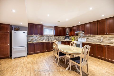 Photo 25 at 25 Leafield Drive, L'Amoreaux, Toronto