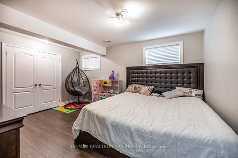 Photo 31 at 25 Leafield Drive, L'Amoreaux, Toronto