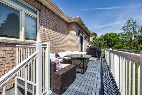 Photo 38 at 25 Leafield Drive, L'Amoreaux, Toronto
