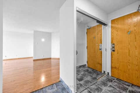 Photo 3 at 1711 - 41 Markbrook Lane, Jamestown, Toronto