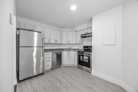 Photo 9 at 1711 - 41 Markbrook Lane, Jamestown, Toronto