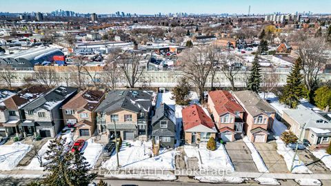 Photo 2 at 224 Aylesworth Avenue, Cliffside, Toronto