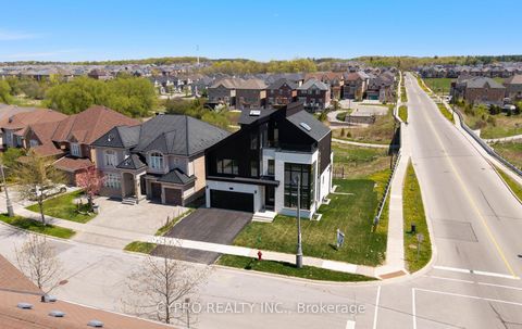 Photo 1 at 88 Cosford Street, Bayview Northeast, Aurora