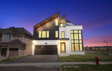 Photo 2 at 88 Cosford Street, Bayview Northeast, Aurora