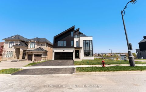 Photo 3 at 88 Cosford Street, Bayview Northeast, Aurora