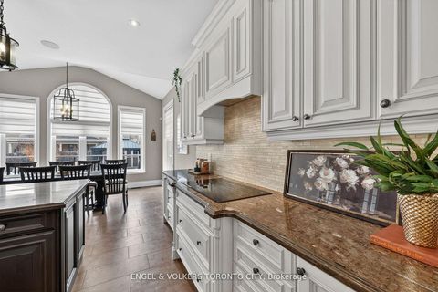 Photo 12 at 10 Silver Sterling Crescent, Vellore Village, Vaughan