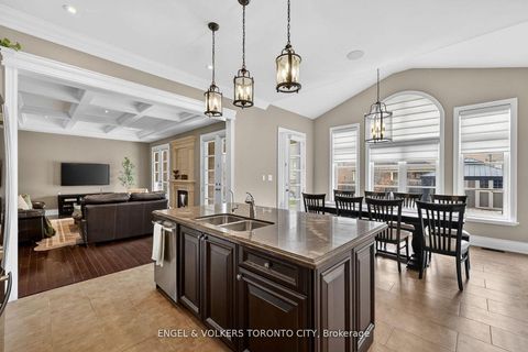 Photo 16 at 10 Silver Sterling Crescent, Vellore Village, Vaughan