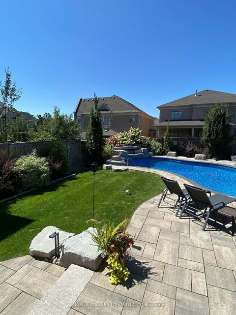 Photo 32 at 10 Silver Sterling Crescent, Vellore Village, Vaughan