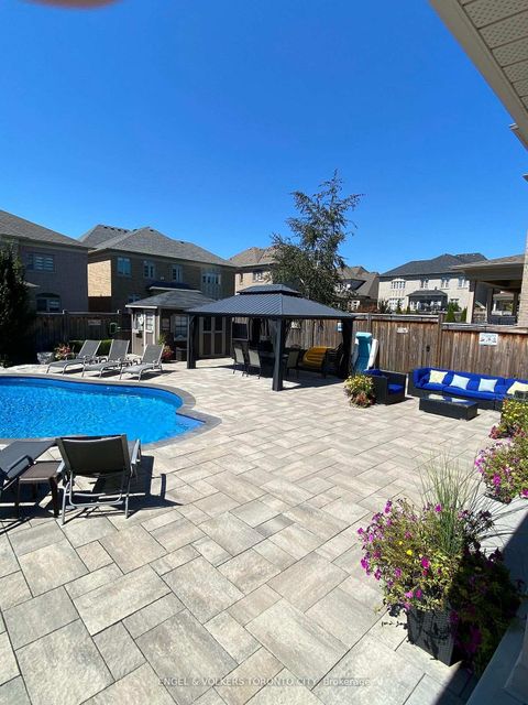 Photo 33 at 10 Silver Sterling Crescent, Vellore Village, Vaughan