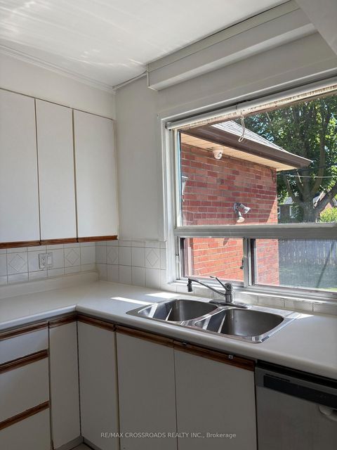 Photo 5 at 31 Robertsfield Crescent, Maryvale, Toronto