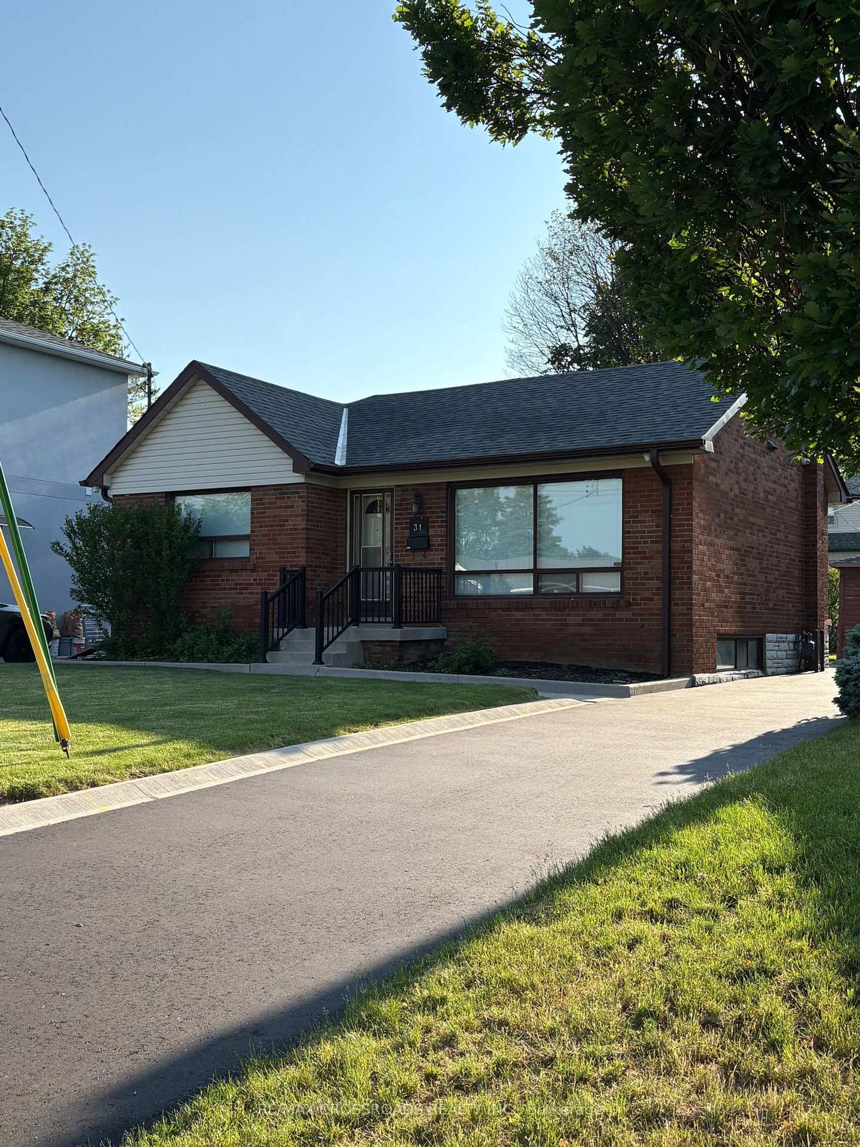 31 Robertsfield Crescent, Maryvale, Toronto photo number 2
