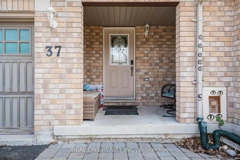 Photo 1 at 37 Bilbrough Street, Bayview Northeast, Aurora