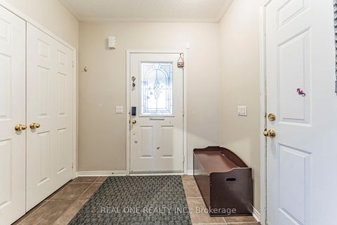 Photo 2 at 37 Bilbrough Street, Bayview Northeast, Aurora