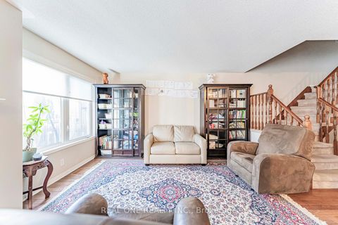 Photo 8 at 37 Bilbrough Street, Bayview Northeast, Aurora