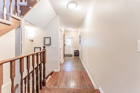 Photo 11 at 37 Bilbrough Street, Bayview Northeast, Aurora