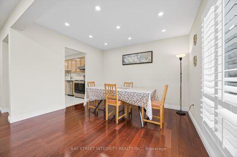 Photo 11 at 26 - 646 Village Parkway, Unionville, Markham