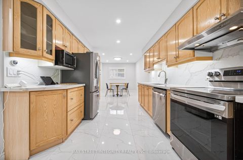 Photo 14 at 26 - 646 Village Parkway, Unionville, Markham