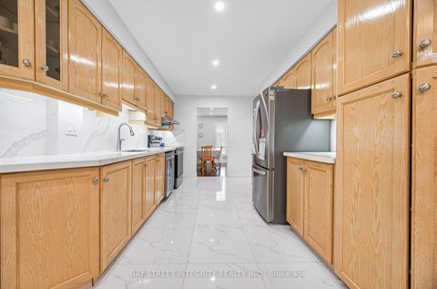 Photo 16 at 26 - 646 Village Parkway, Unionville, Markham