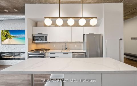 Photo 8 at 403 - 60 Bathurst Street, Niagara, Toronto