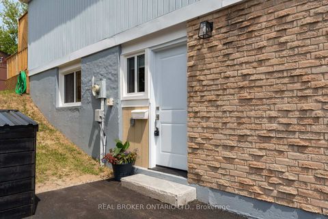Photo 2 at 50 Browning Trail, Letitia Heights, Barrie