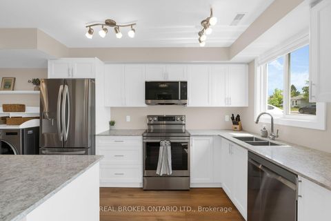 Photo 5 at 50 Browning Trail, Letitia Heights, Barrie