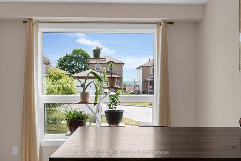 Photo 7 at 50 Browning Trail, Letitia Heights, Barrie