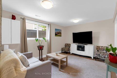 Photo 13 at 50 Browning Trail, Letitia Heights, Barrie