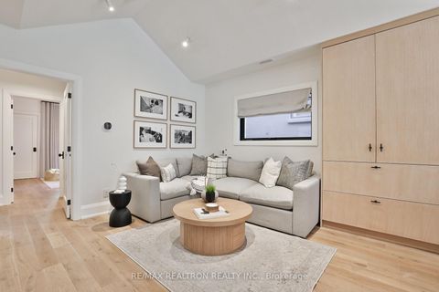 Photo 5 at 46 Gloucester Grove, Cedarvale, Toronto