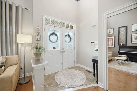 Photo 2 at 148 Vellore Avenue, Vellore Village, Vaughan