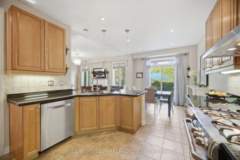 Photo 9 at 148 Vellore Avenue, Vellore Village, Vaughan