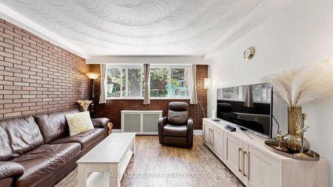 Photo 4 at 263 Oak Park Avenue, Lumsden, Toronto