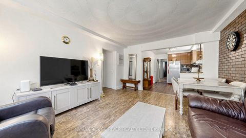 Photo 6 at 263 Oak Park Avenue, Lumsden, Toronto