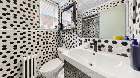 Photo 13 at 263 Oak Park Avenue, Lumsden, Toronto