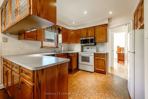 Photo 7 at 64 Renown Road, City Centre West, Toronto