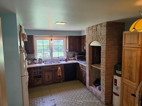 Photo 6 at 519 Henry Street, Downtown Whitby, Whitby