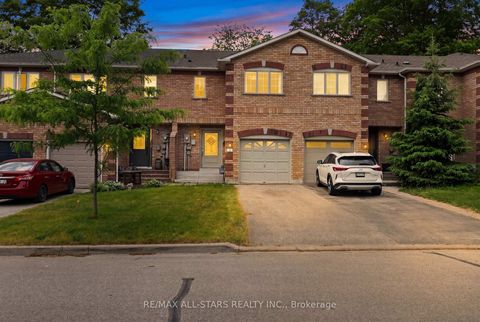 Photo 1 at 18 Lancaster Court, Keswick South, Georgina