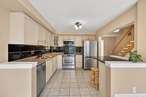 Photo 4 at 18 Lancaster Court, Keswick South, Georgina