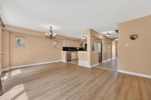 Photo 9 at 18 Lancaster Court, Keswick South, Georgina