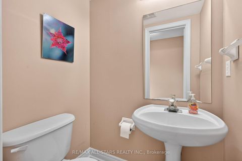 Photo 13 at 18 Lancaster Court, Keswick South, Georgina