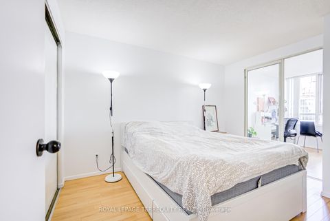 Photo 16 at 2302 - 633 Bay Street, Bay Street Corridor, Toronto