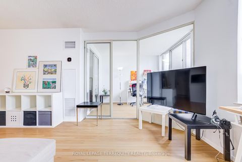 Photo 20 at 2302 - 633 Bay Street, Bay Street Corridor, Toronto