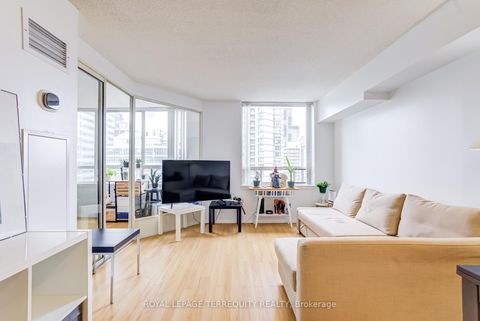 Photo 22 at 2302 - 633 Bay Street, Bay Street Corridor, Toronto