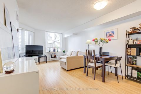 Photo 27 at 2302 - 633 Bay Street, Bay Street Corridor, Toronto