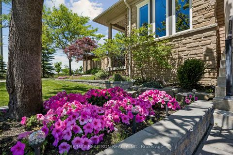 Photo 2 at 18 Hayfield Crescent, Jefferson, Richmond Hill