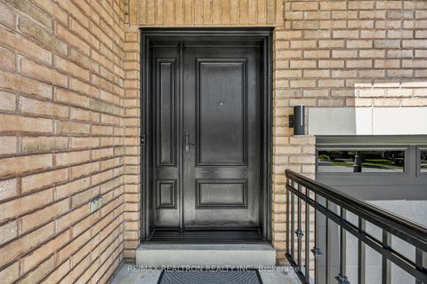 Photo 3 at 18 Hayfield Crescent, Jefferson, Richmond Hill