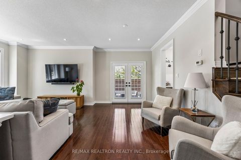 Photo 4 at 18 Hayfield Crescent, Jefferson, Richmond Hill