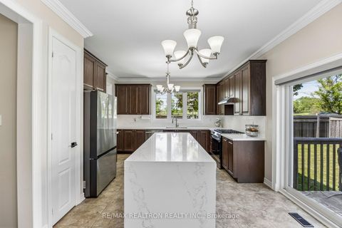 Photo 9 at 18 Hayfield Crescent, Jefferson, Richmond Hill