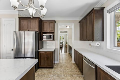 Photo 11 at 18 Hayfield Crescent, Jefferson, Richmond Hill