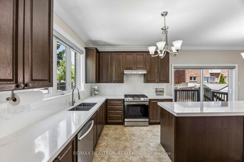 Photo 12 at 18 Hayfield Crescent, Jefferson, Richmond Hill
